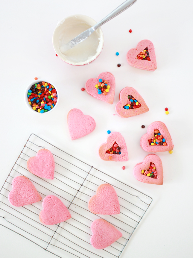 Recipe |Heart Shaped Pinata Surprise Cookies | www.fishfishme.eu.com