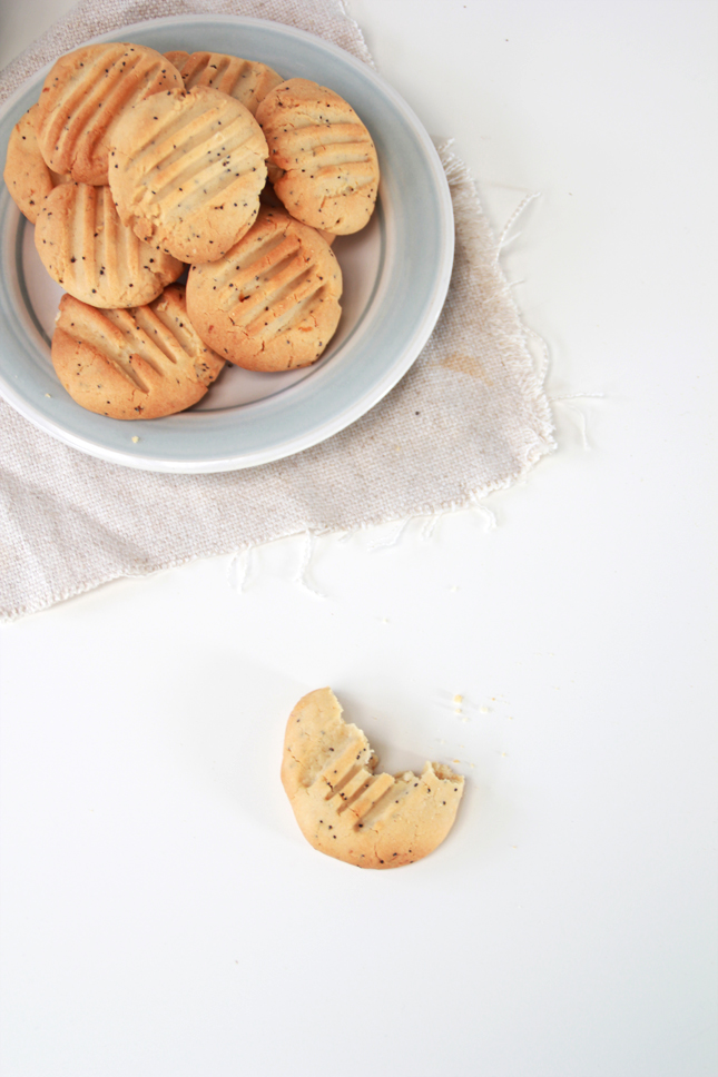 GLUTEN FREE Lemon, Honey & Poppy Seed Cookies | Recipe from www.fishfishme.eu.com