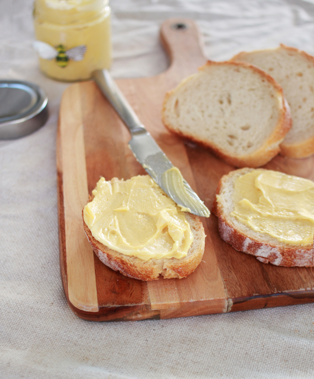 Eat this! Honey Butter (With cinnamon and vanilla!) YUM! | www.fishfishme.eu.com