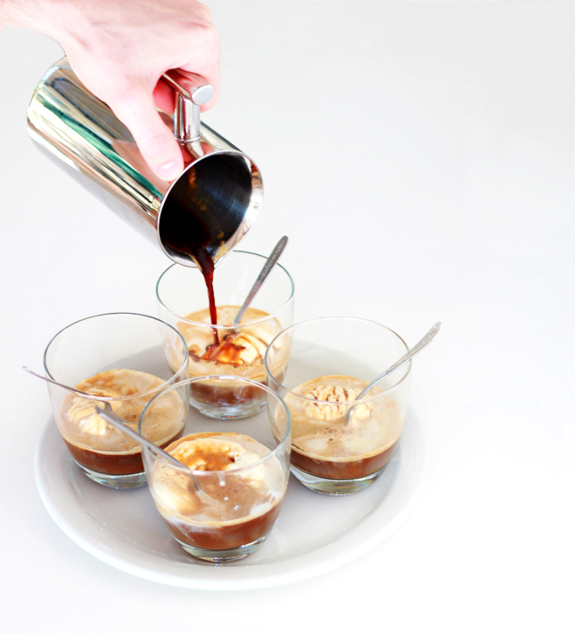 One for the coffee lovers - Homemade classic Italian Affogato | www.fishfishme.eu.com