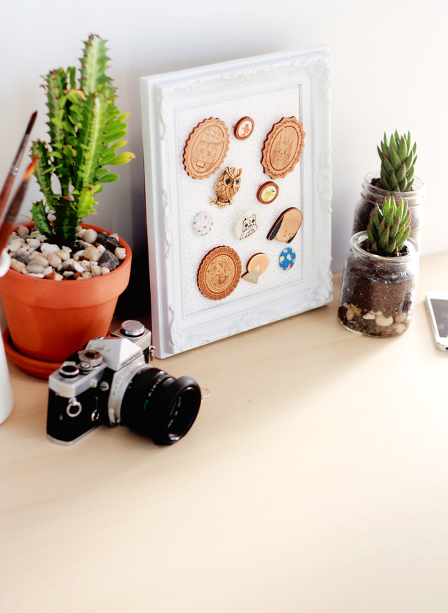 Got a collection of brooches hiding away in the bottom of your jewellery box? Why not display them with this easy DIY | www.fishfishme.eu.com 