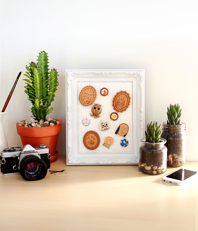 Got a collection of brooches hiding away in the bottom of your jewellery box? Why not display them with this easy DIY | www.fishfishme.eu.com 