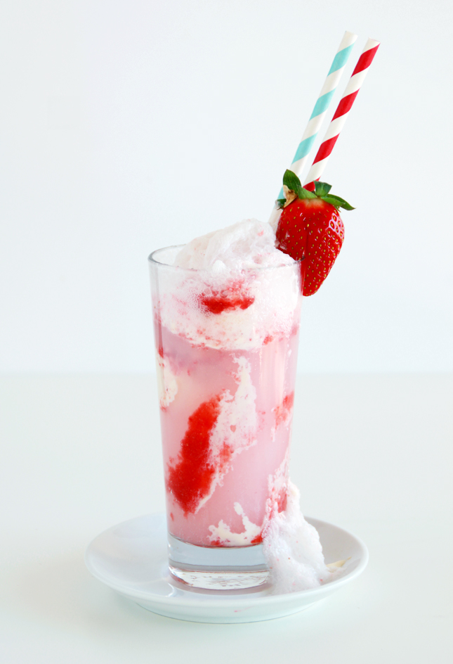 Strawberry Ice Cream Float | www.fishfishme.eu.com