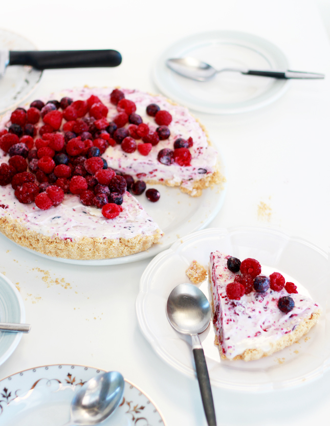 Mixed Berry Ice Cream Pie | www.fishfishme.eu.com