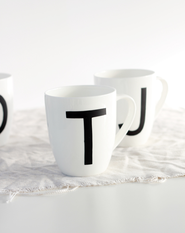 Make your own Monogrammed Mugs (click for the full steps) | www.fishfishme.eu.com