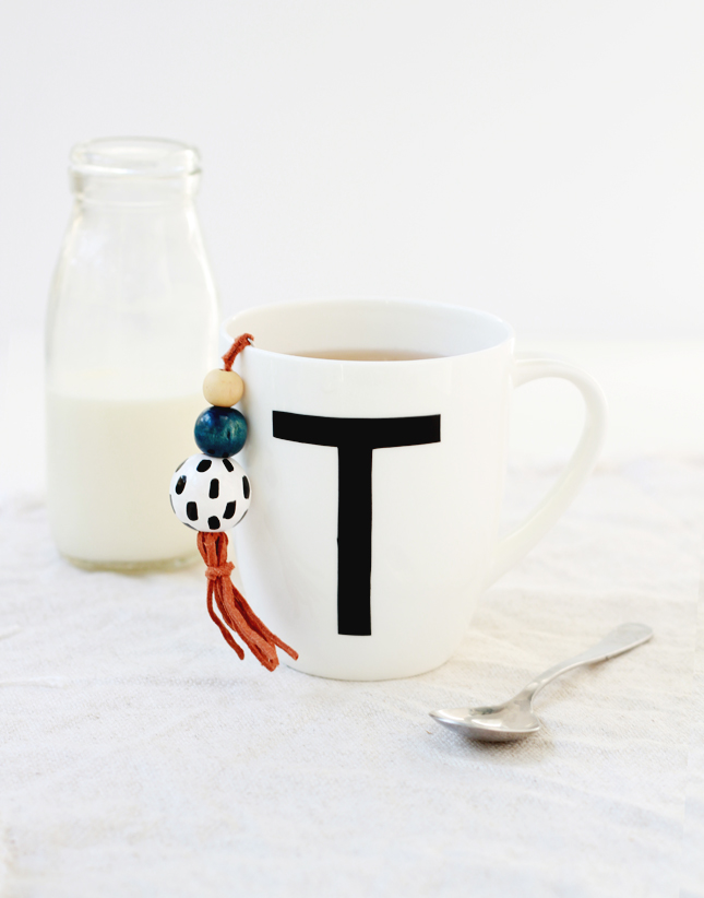 Make your own Monogrammed Mugs (click for the full steps) | www.fishfishme.eu.com