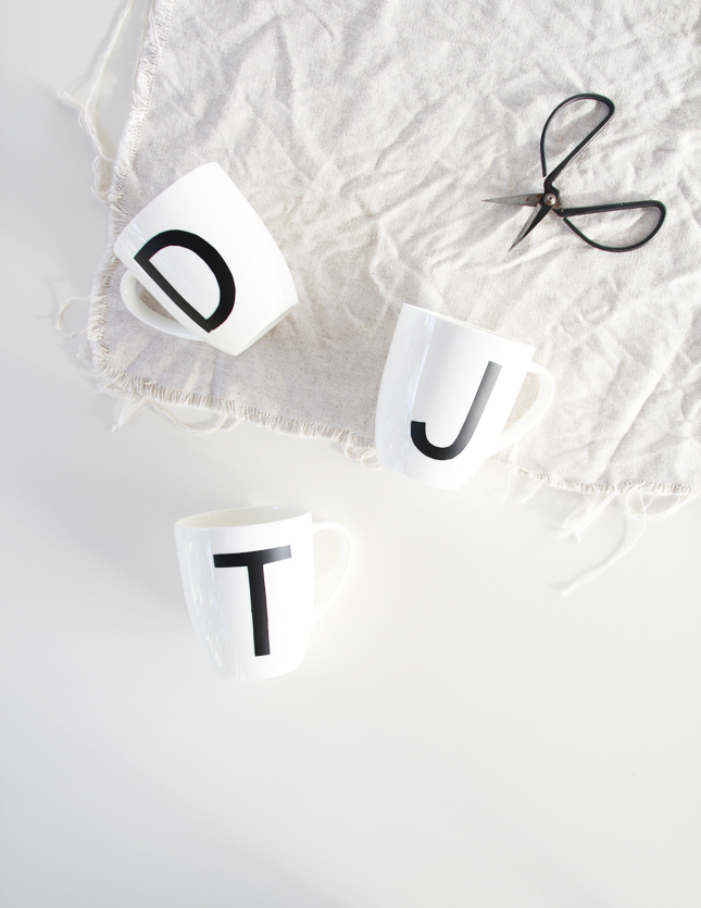 Make your own Monogrammed Mugs (click for the full steps) | www.fishfishme.eu.com