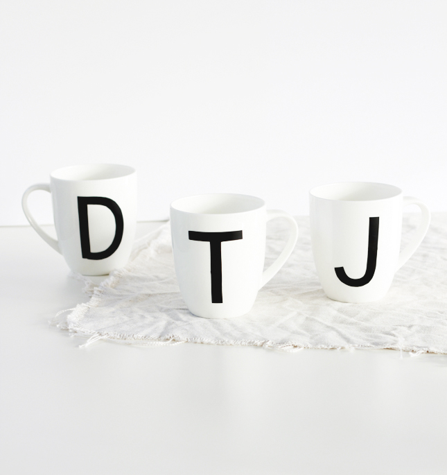 Make your own Monogrammed Mugs (click for the full steps) | www.fishfishme.eu.com