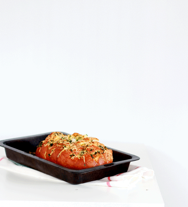 5 Minute Recipe: Herb & Cheese Pull Apart | high walls