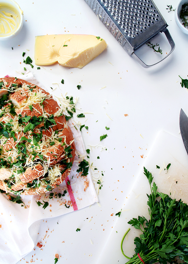 5 Minute Recipe: Herb & Cheese Pull Apart | high walls