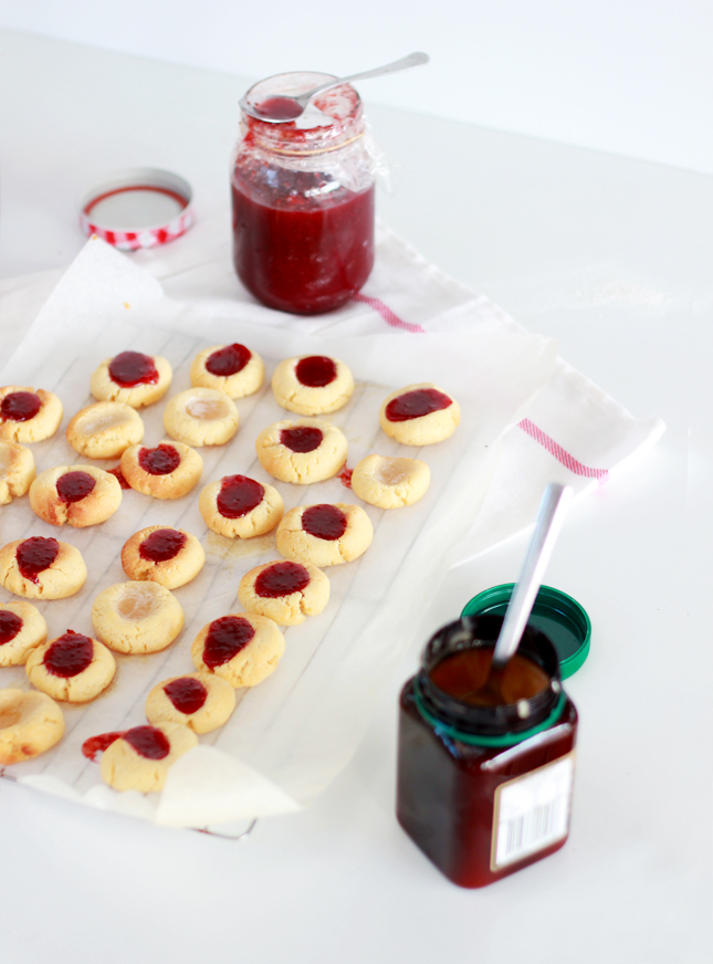 Thumbprint Cookies with Strawberry Jam | www.fishfishme.eu.com