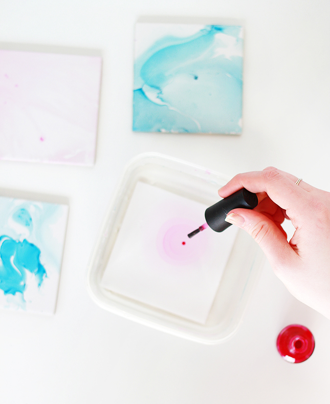Make your own marbled watercolor coasters | fishfishme.eu.com