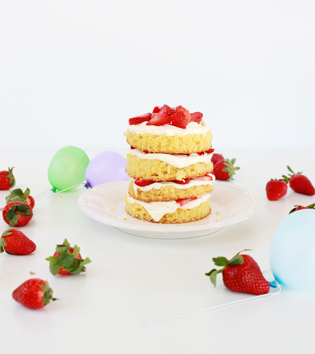 Strawberries and cream layer cake | www.fishfishme.eu.com