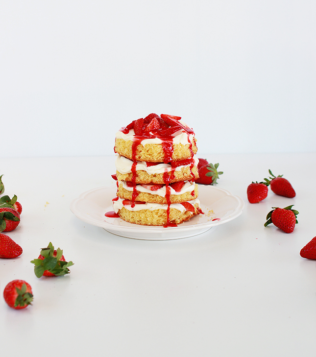 Strawberries and cream layer cake | www.fishfishme.eu.com