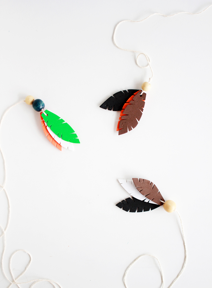 Entertain your feline friends: DIY Feathered Cat Toys | www.fishfishme.eu.com