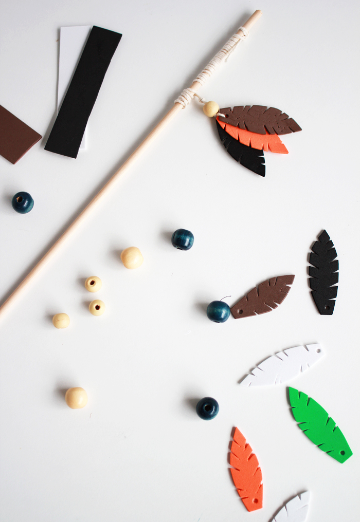 Entertain your feline friends: DIY Feathered Cat Toys | www.fishfishme.eu.com